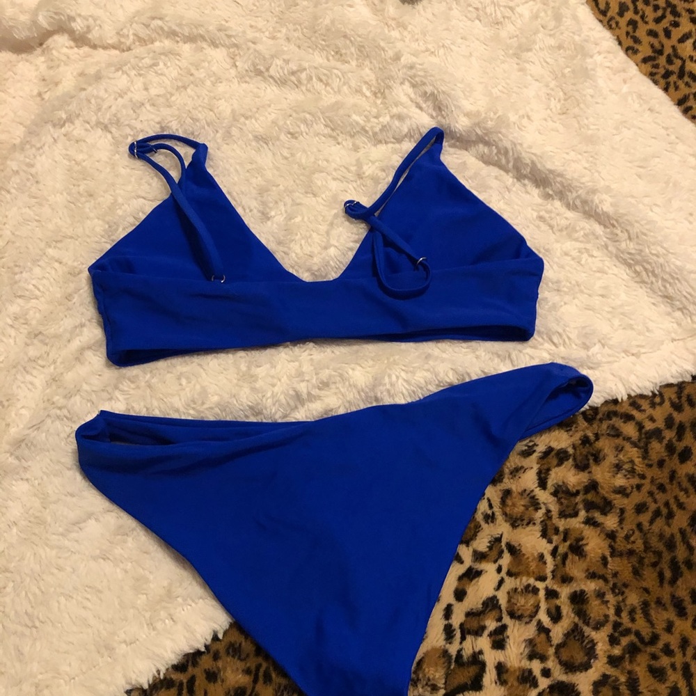 Bikini - Picture 4 of 5